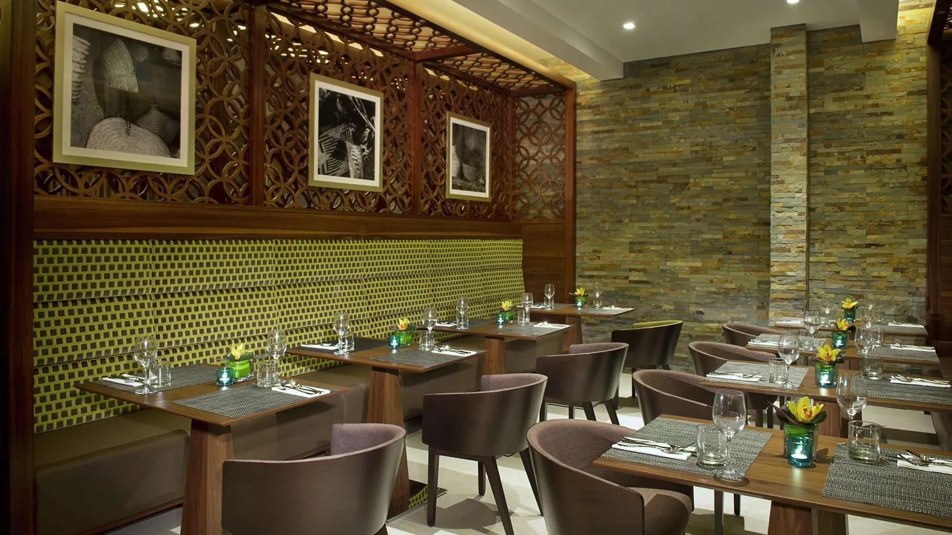 Hilton Garden Inn Dubai Deira 4*,  United Arab Emirates