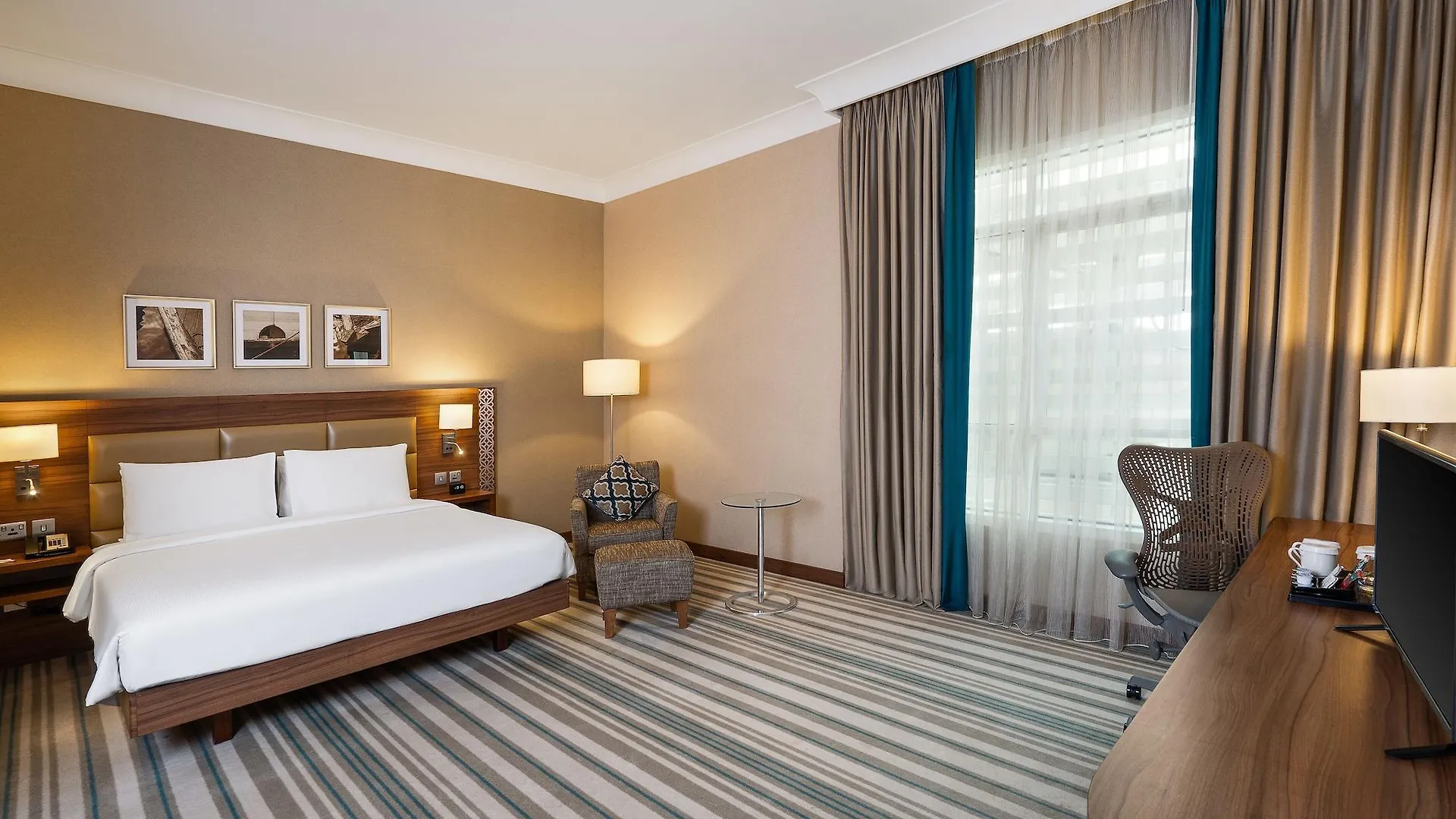 Hilton Garden Inn Dubai Al Muraqabat - Deira Hotel