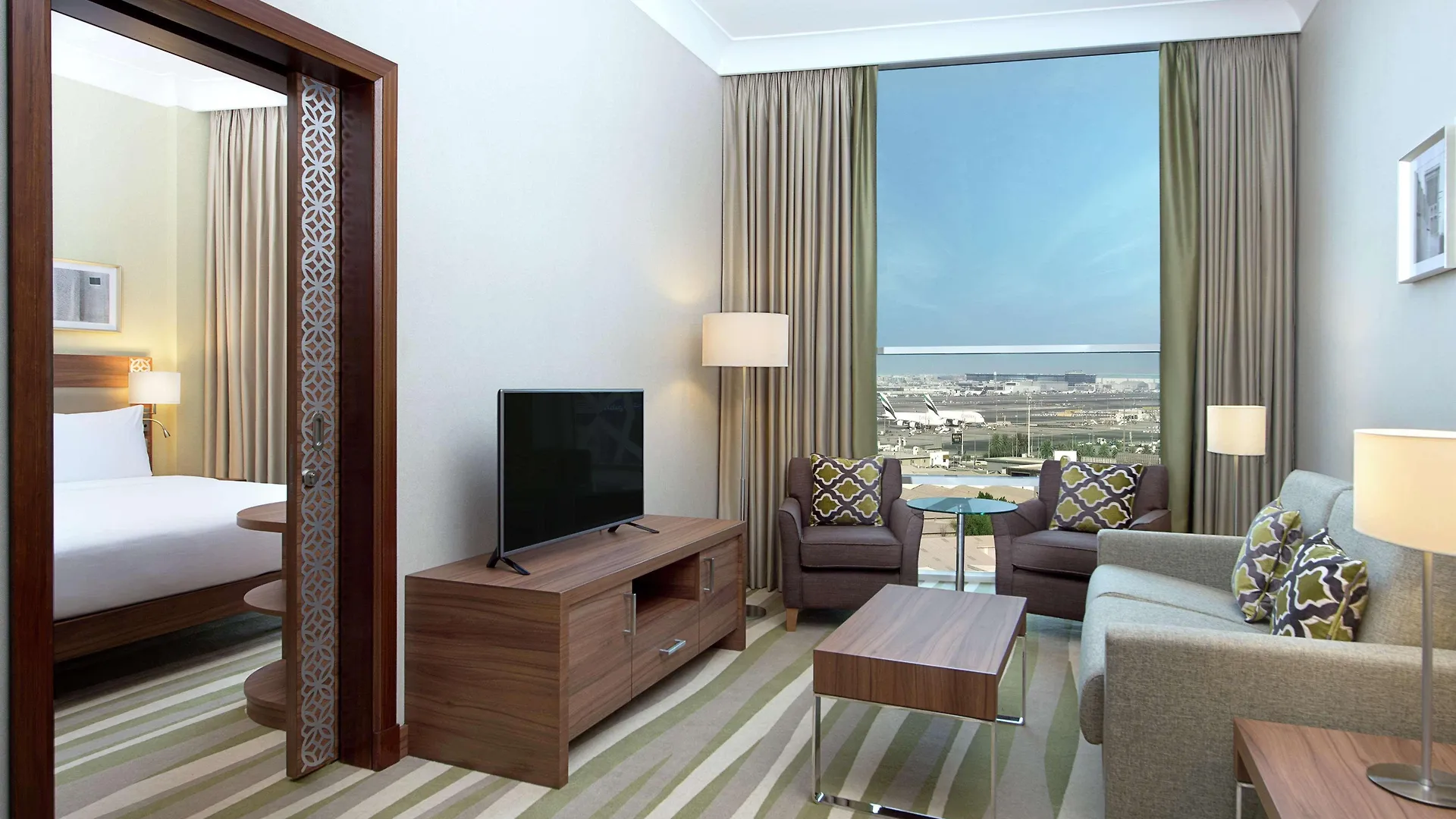 Hilton Garden Inn Dubai Al Muraqabat - Deira 4*,