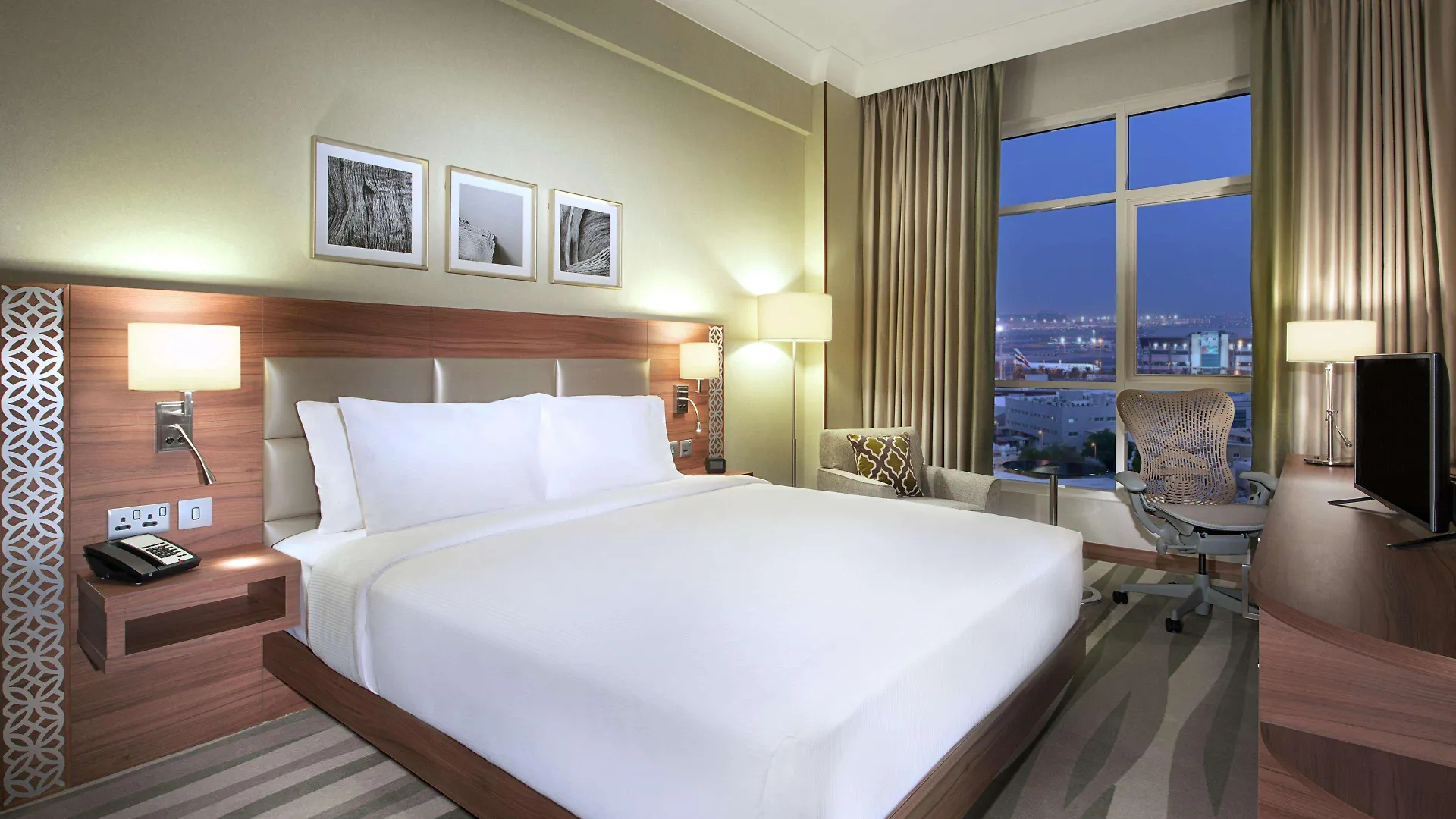 Hilton Garden Inn Dubai Deira Hotel