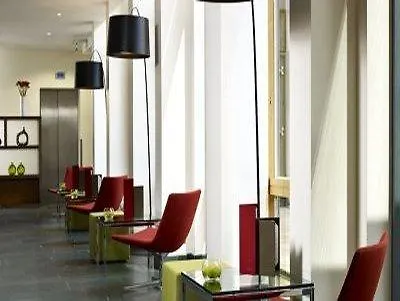 Hilton Garden Inn Dubai Deira 4*,